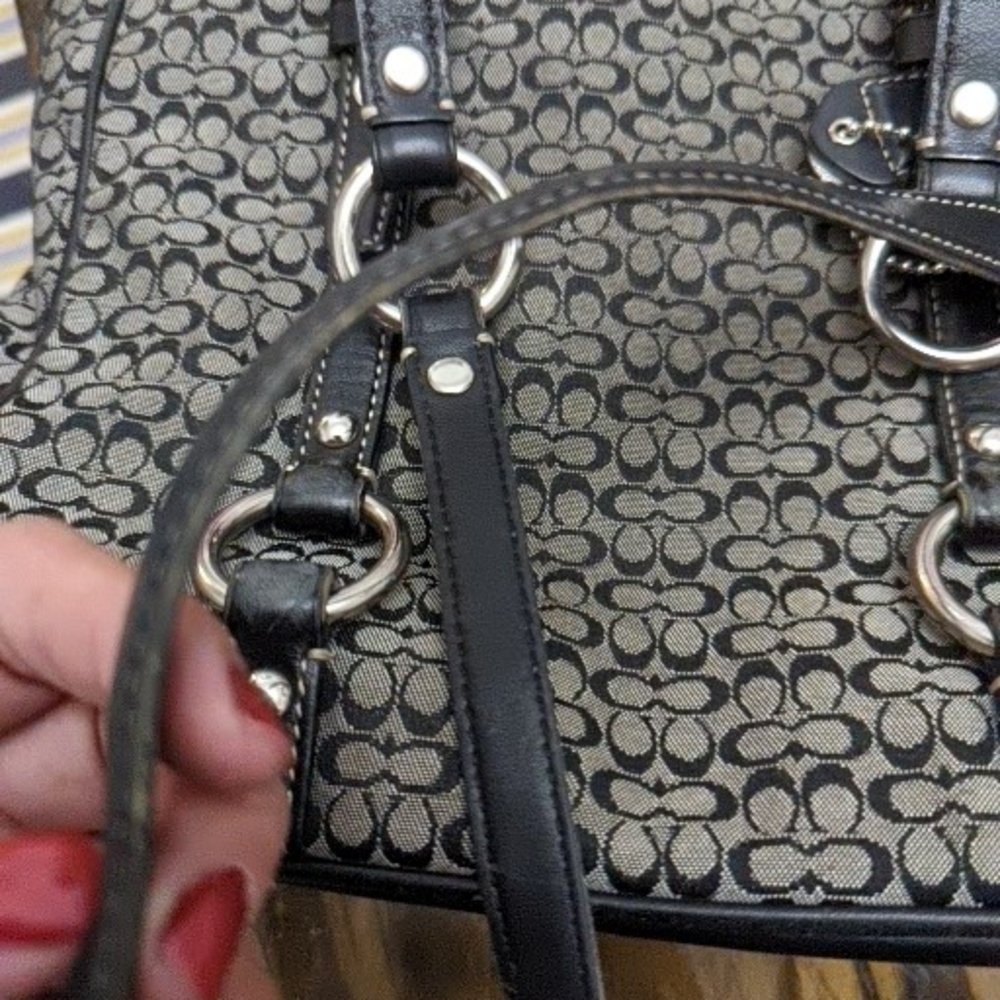 Authentic Coach Hanbag - Picture 3 of 4
